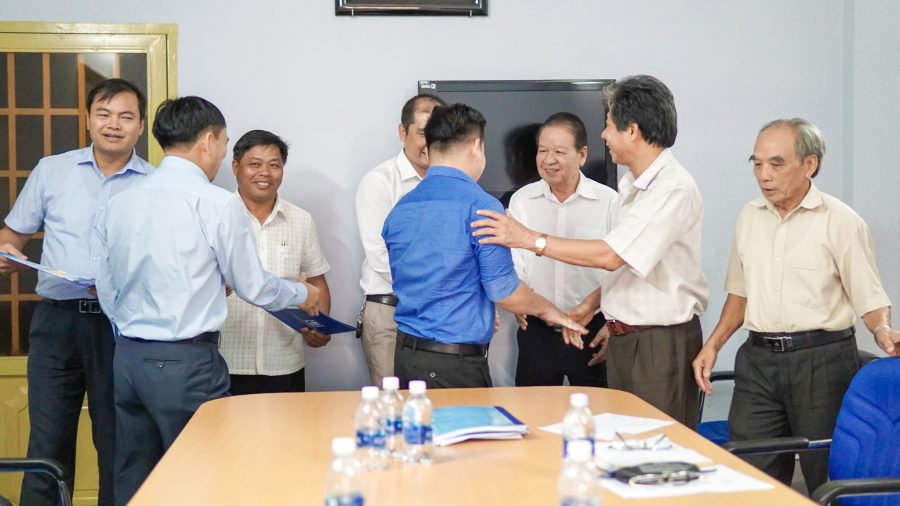 Không khí thân mật và vui vẻ tại Lễ trao chứng nhận kết nạp 4 Hội viên mới tại Châu Pha, Tân Thành